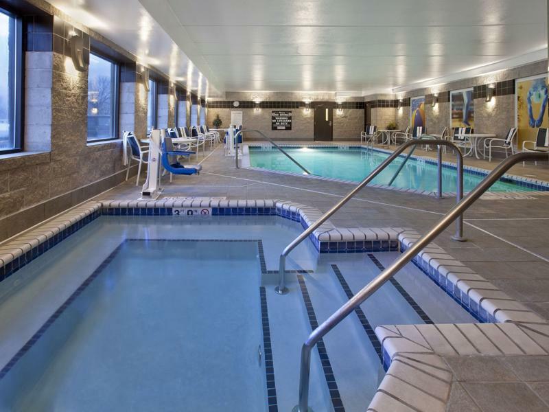 Holiday Inn Express Hotel & Suites Minneapolis - Minnetonka By Ihg Dış mekan fotoğraf