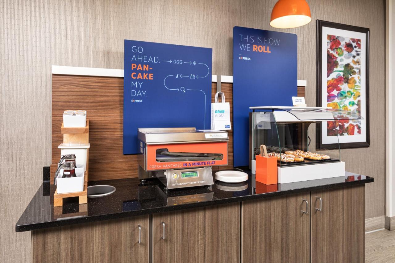 Holiday Inn Express Hotel & Suites Minneapolis - Minnetonka By Ihg Dış mekan fotoğraf